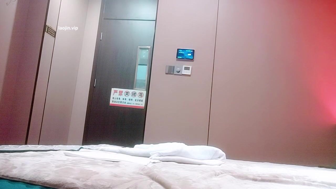 2025年6月，【秦少会所探花】，两天两场，质量还不错的两个少妇，一个奶子挺大，都是风骚淫荡嗷嗷叫